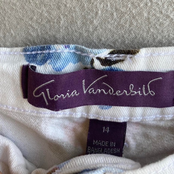 Gloria Vanderbilt Floral Shorts - Picture 3 of 7